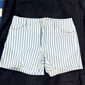 Stripped shorts , costal , target , universal threads , comfortable , mid rise ,